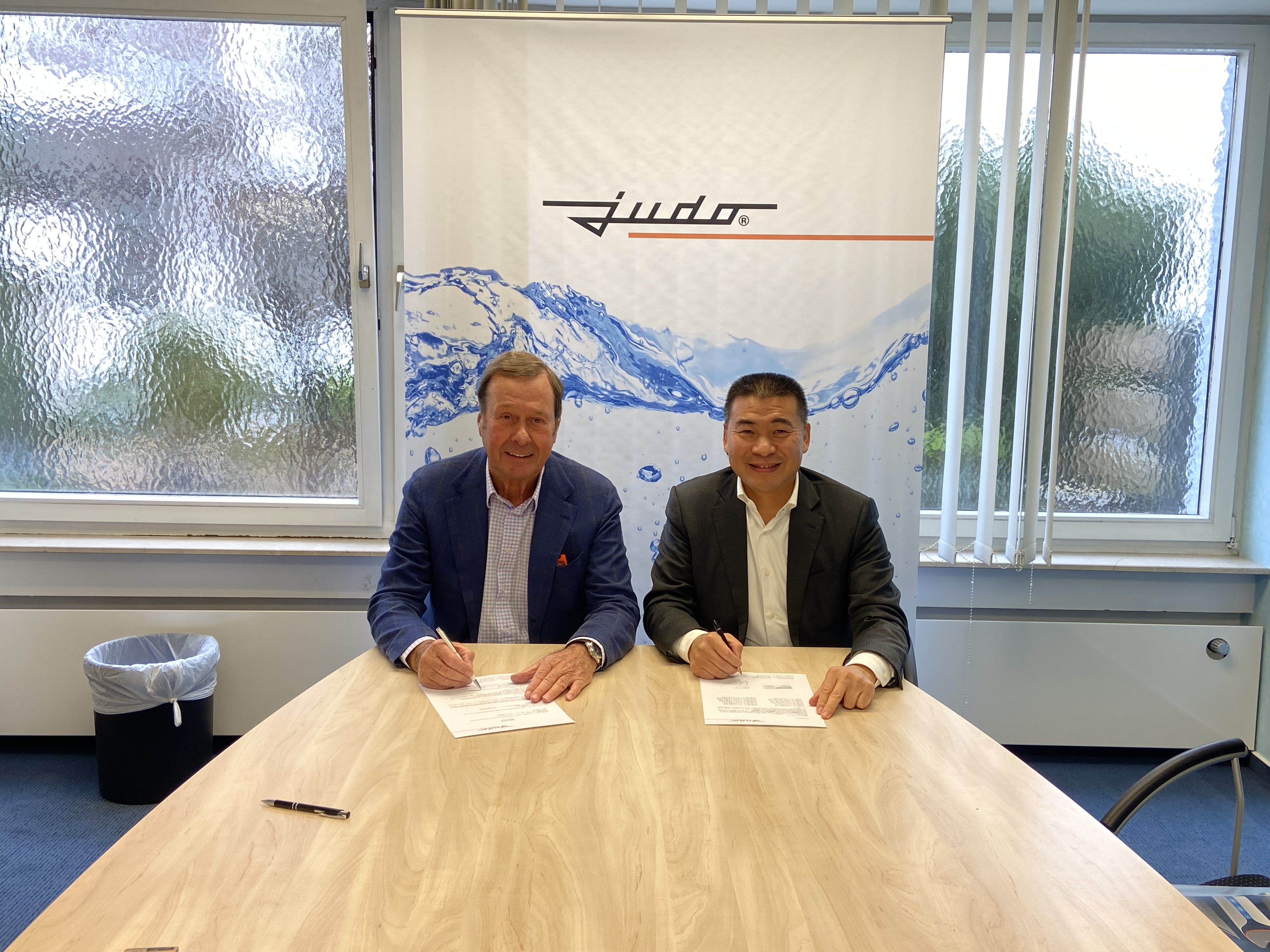 德國法茲顧兵先生與德國JUDO總裁合影.jpg 德國法茲顧兵先生與德國JUDO總裁合影.jpg