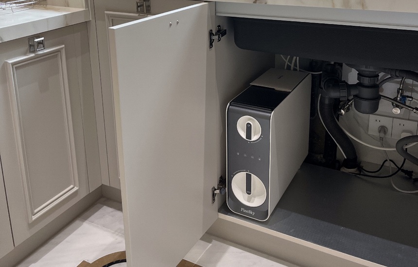 上海陽光花城客戶安裝RO凈水器+超濾凈水器+冰熱直飲水機(jī)AUC370